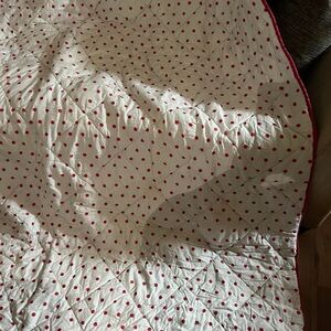 VS Pink Queen comforter